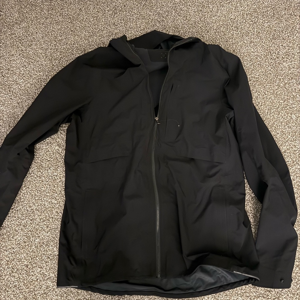 Lulu Lemon Men’s Raincoat